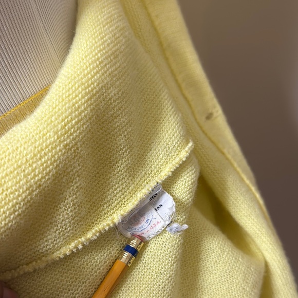 VINTAGE IZOD/Lacoste Yellow Cardigan Sweater Unisex Size L pre-owned. - Picture 6 of 8